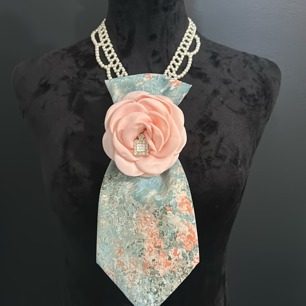 Elegant Floral Necktie Necklace